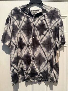 No Boundaries Men’s Black & White Tie-Dye Diamond Button-Up Shirt